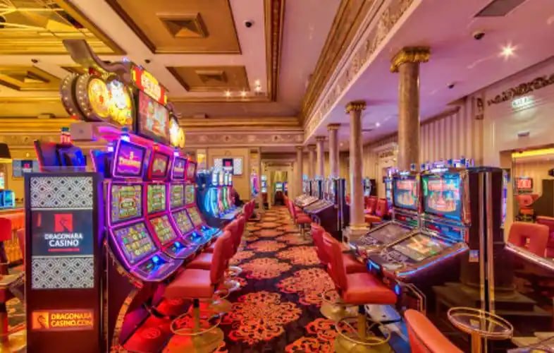 Antarmuka permainan live dealer dengan chat real-time